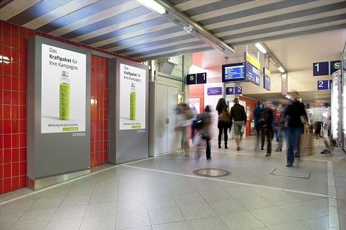 Digital Out-of-Home am Bahnhof & im ÖPNV